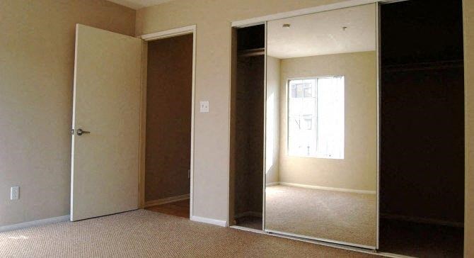 1422 on 7th Mirrored Closet