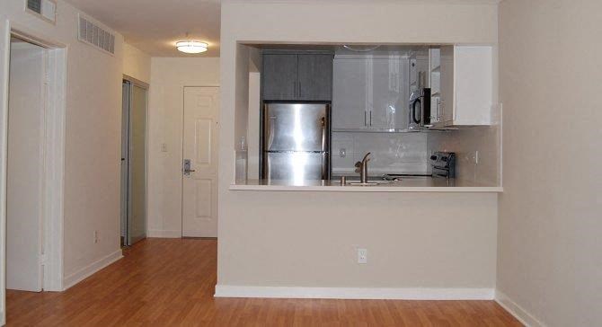 1423 on 6th Living room