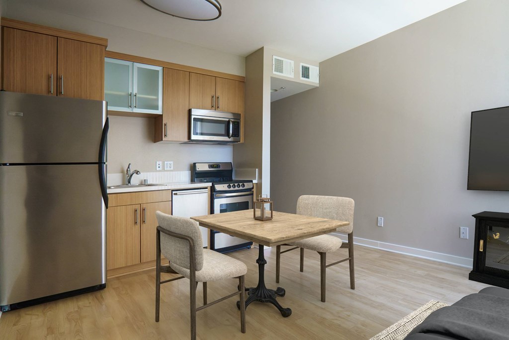 1522 on 6th staged studio