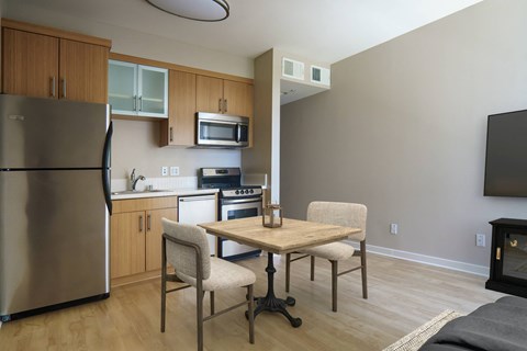 1522 on 6th staged studio