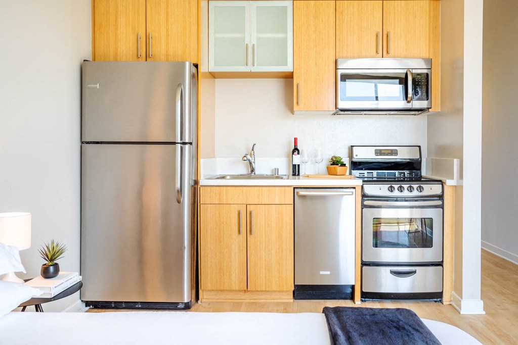 1522 on 6th kitchen appliances