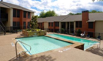 Hidden Oaks Apartment Homes pool area