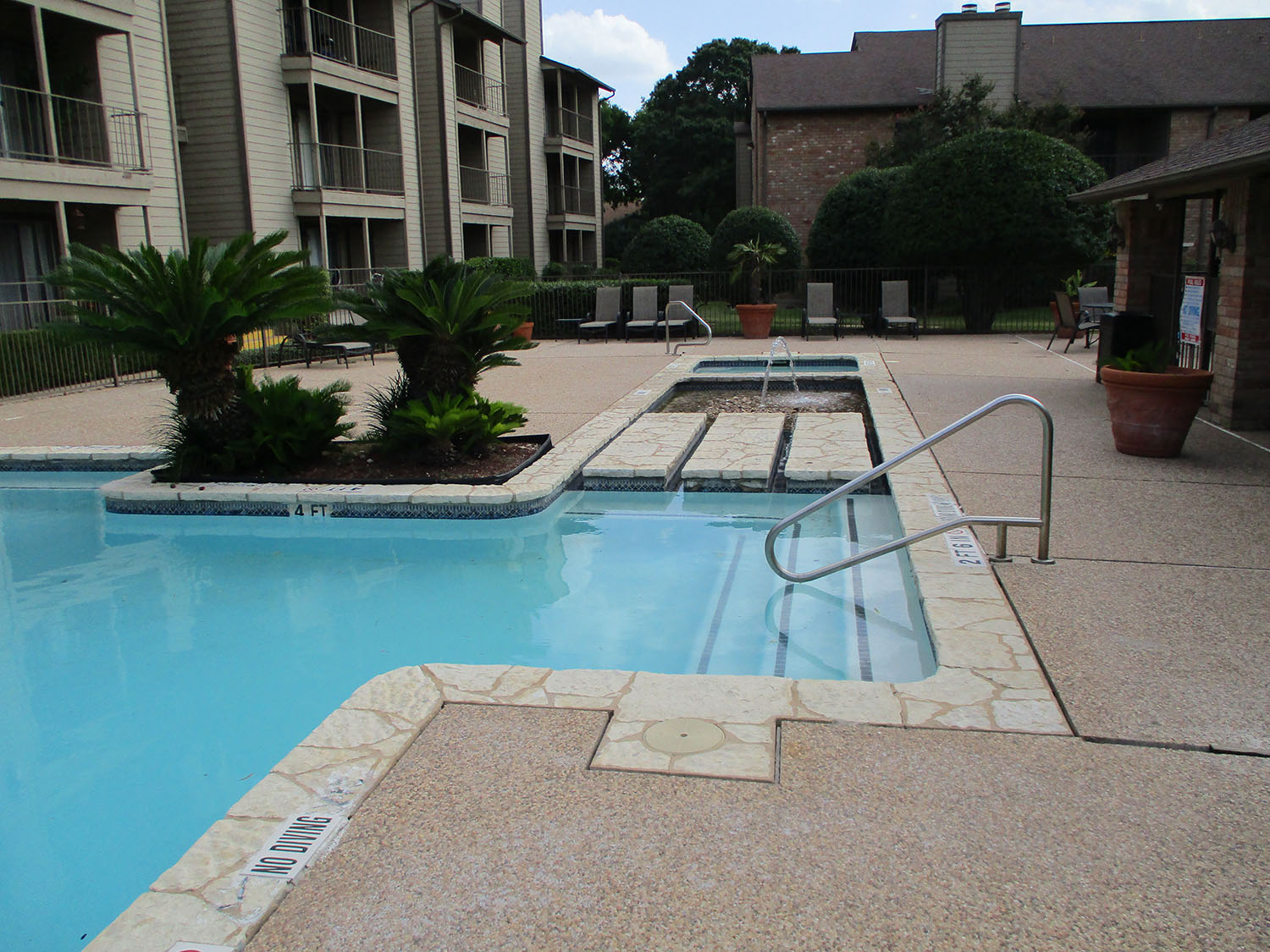 Trails of Walnut Creek pool area