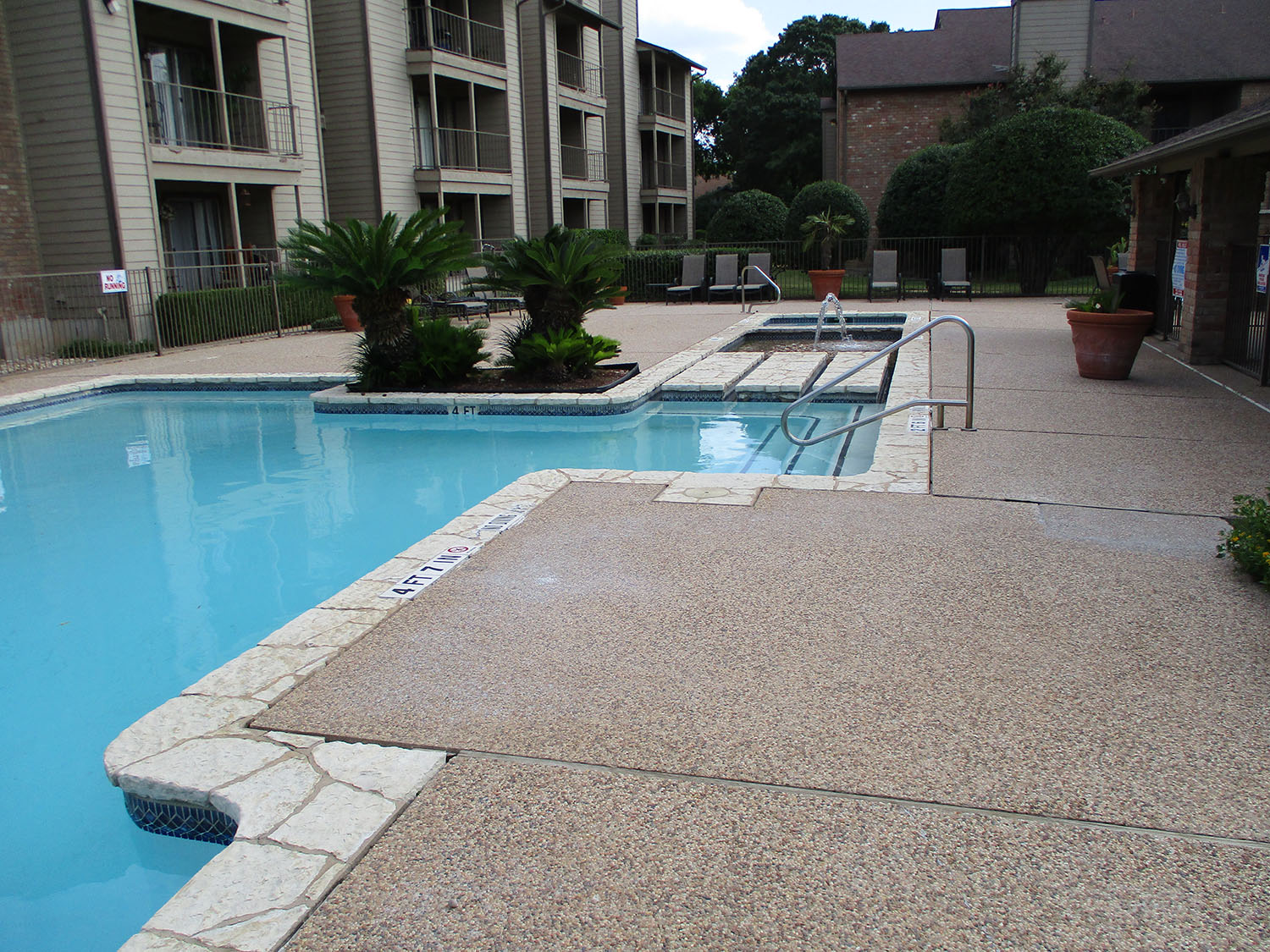 Trails of Walnut Creek pool area