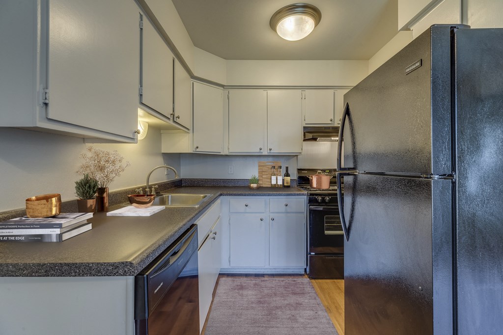 Cherry Hill Village Apartments | Dearborn Heights, MI