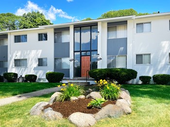 Golf View Apartments  |  Sterling Heights - Photo Gallery 16