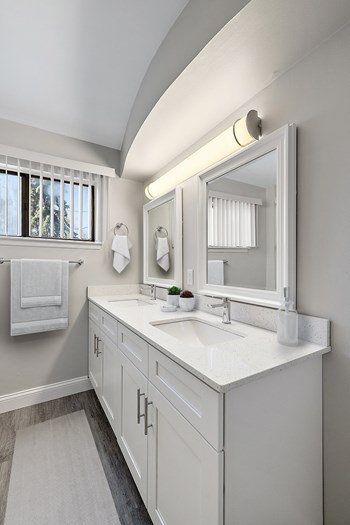 Golfview Apartments | Sterling Heights, MI - Photo Gallery 6