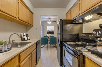 Oak Park Manor | Oak Park, MI - Photo Gallery 3