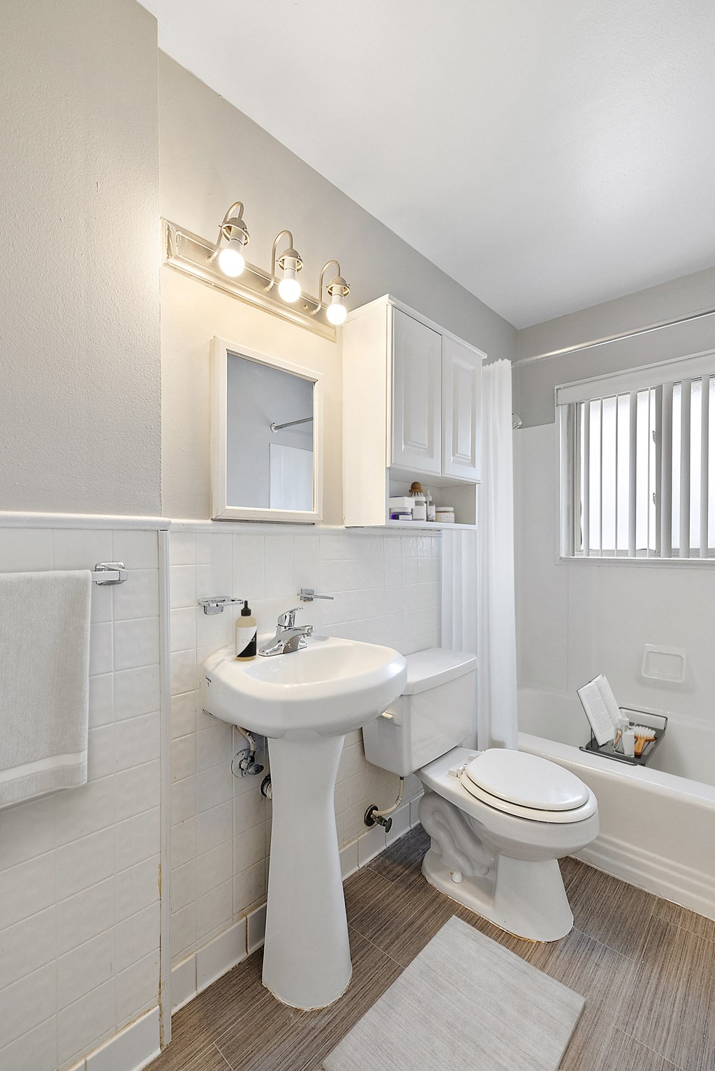 a bathroom with a white sink and toilet next to a bathtub