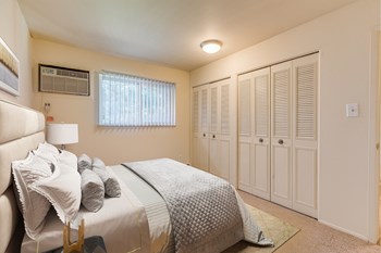 Stephenson House Apartments & Townhomes | Madison Heights, M - Photo Gallery 4