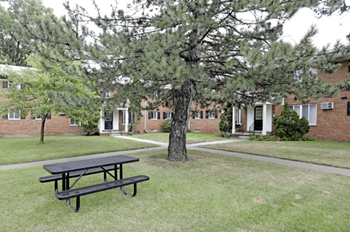 Stephenson House Apartments & Townhomes | Madison Heights, M - Photo Gallery 7