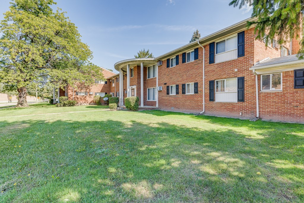 Stephenson House Apartments & Townhomes | Madison Heights, M