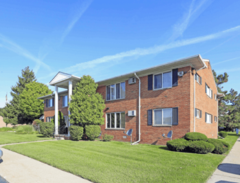 Stephenson House Apartments & Townhomes | Madison Heights, M - Photo Gallery 11