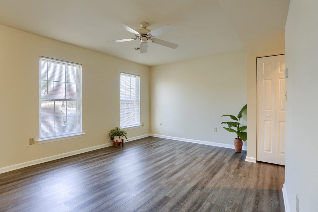 Mechanicsburg Apartments | Rockledge Townhomes |  an empty living room with a ceiling fan and two windows