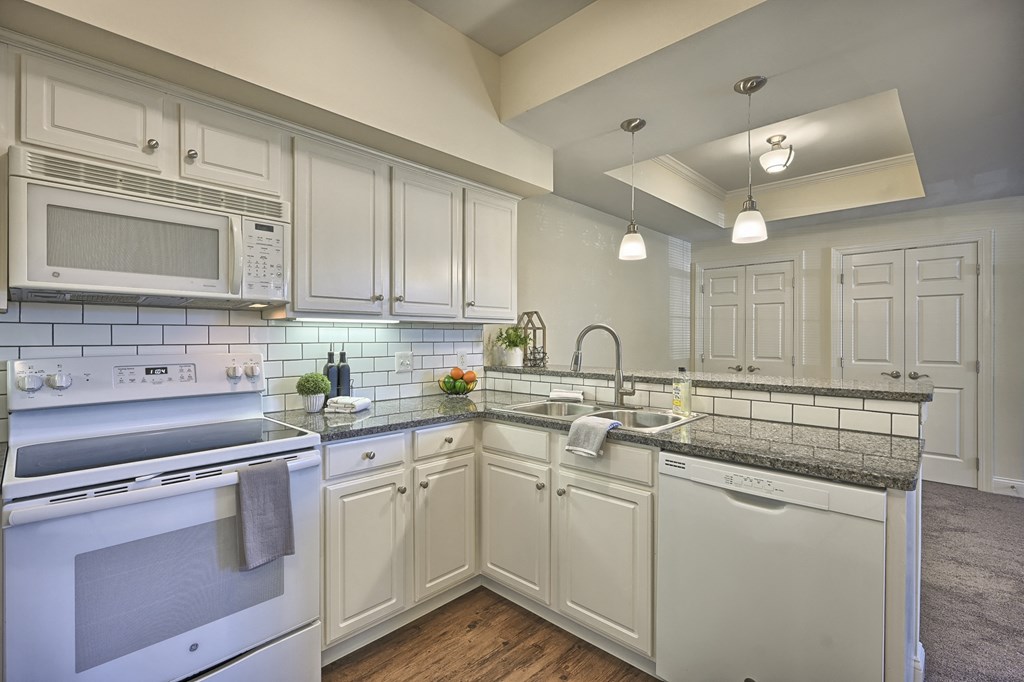 Large Apartment Kitchen | Mechanicsburg Apartments | Graham Hill Apartments in Mechanicsburg