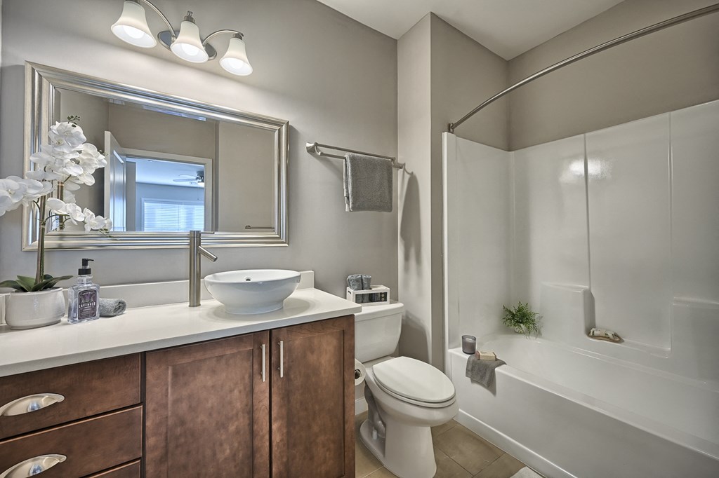 Apartment WIth Large Bathroom | Camp Hill Apartments | Centerpointe Apartments