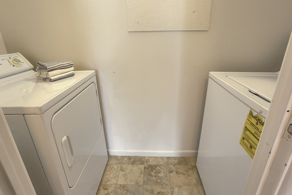 Harrisburg Apartment | Twin Lakes Apartments | a washer and dryer in a laundry room