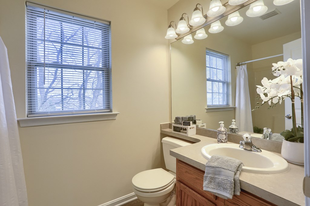 Mechanicsburg Apartments | Rockledge Townhomes |a bathroom with a toilet sink and mirror