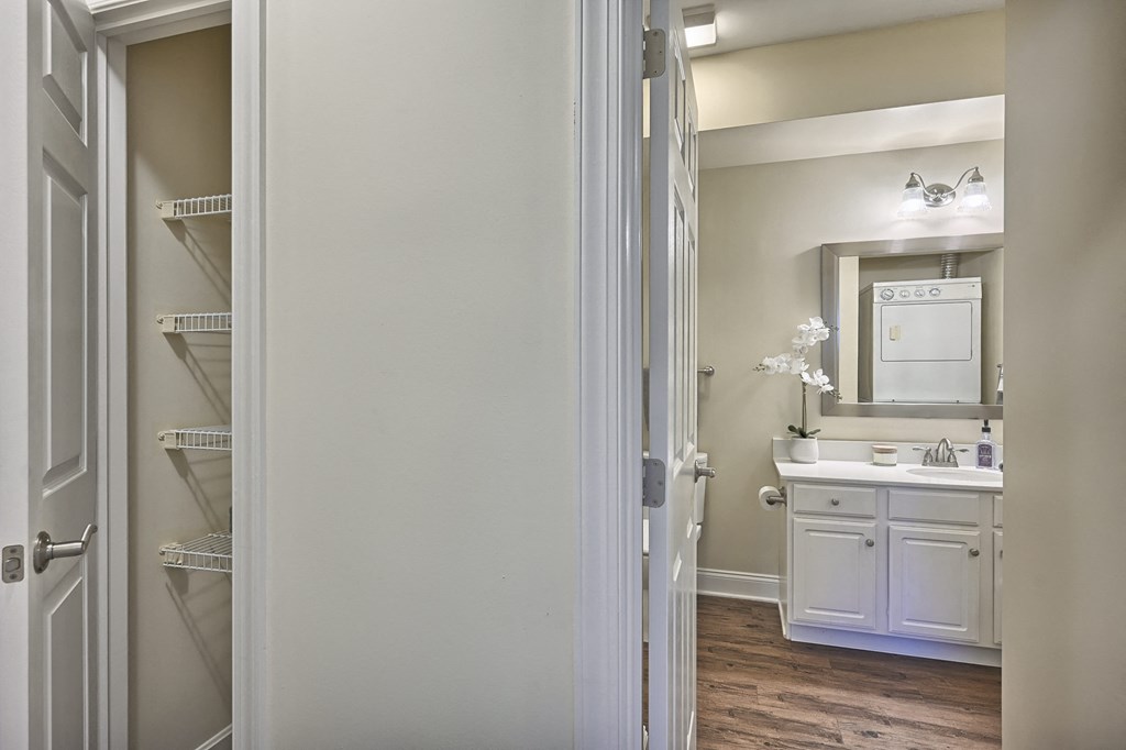 Apartment Bathroom | Mechanicsburg Apartments | Graham Hill Apartments in Mechanicsburg