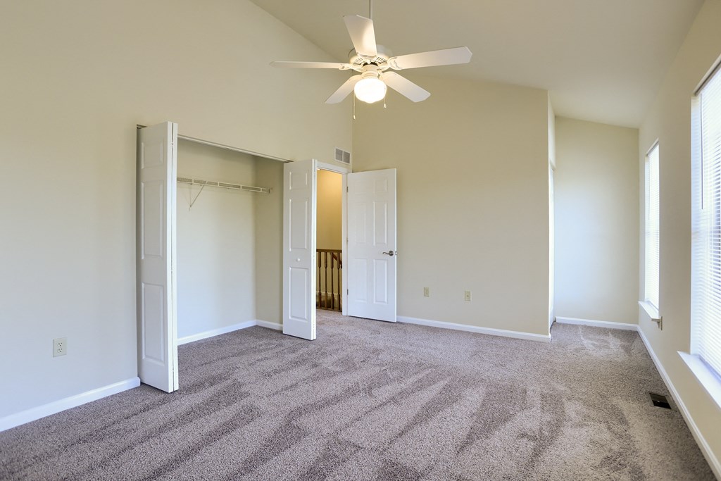 Mechanicsburg Apartments | Rockledge Townhomes |  bedroom with carpeting and a ceiling fan