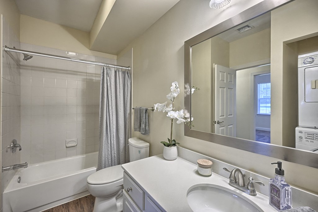 Luxury Apartment Bathroom | Mechanicsburg Apartments | Graham Hill Apartments in Mechanicsburg