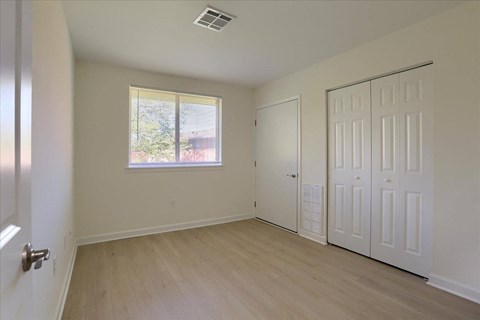 Twin Lakes Apartments