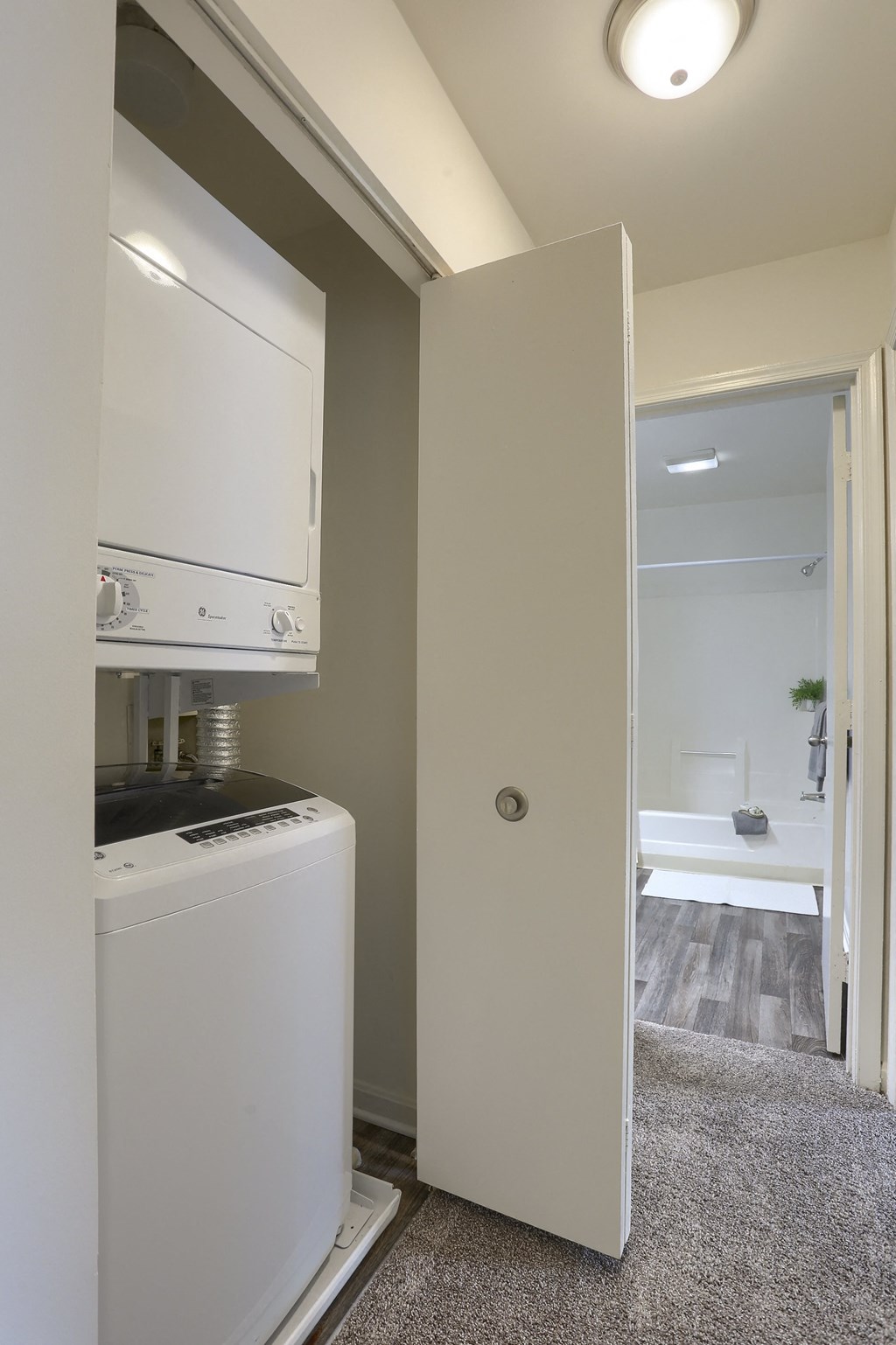 Apartment With A Washer and Dryer | Mechanicsburg Apartments | Mountain View Village