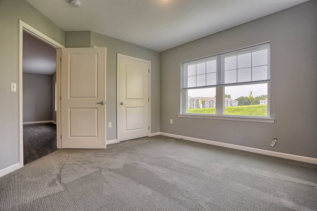 Large window bedroom| Apartments in Mechanicsburg PA | Oakwood Hills Apartments
