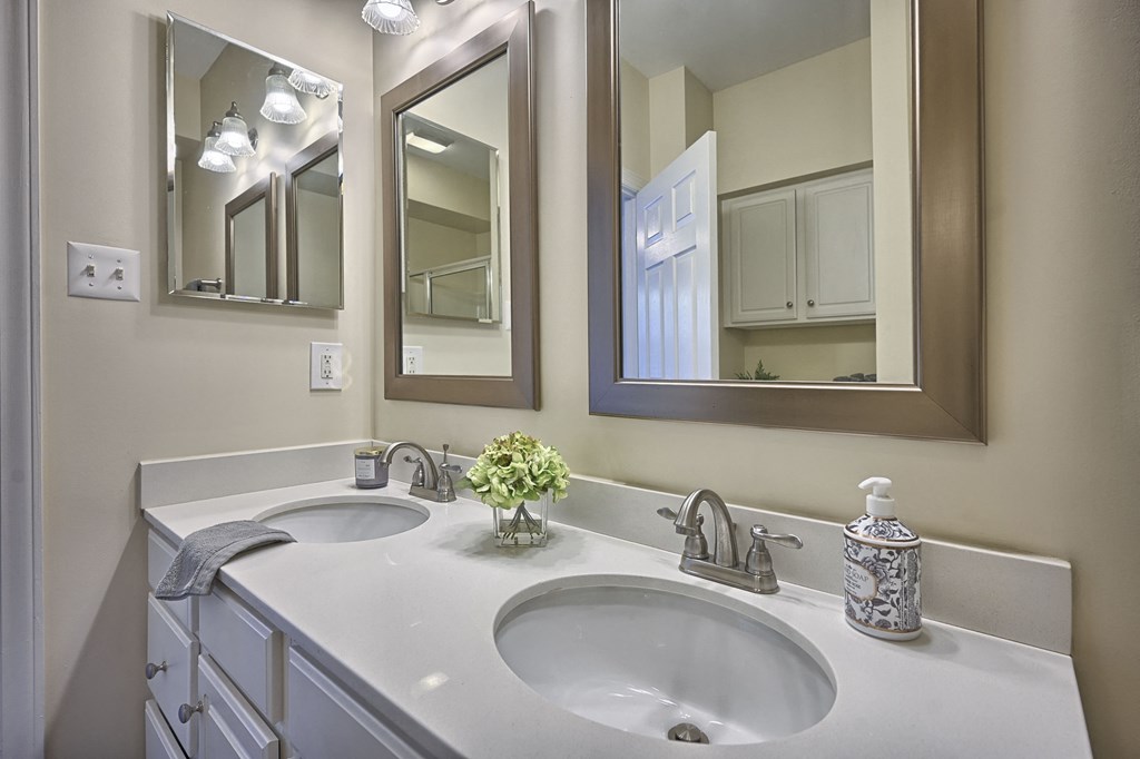 Modern Apartment Bathroom | Mechanicsburg Apartments | Graham Hill Apartments in Mechanicsburg