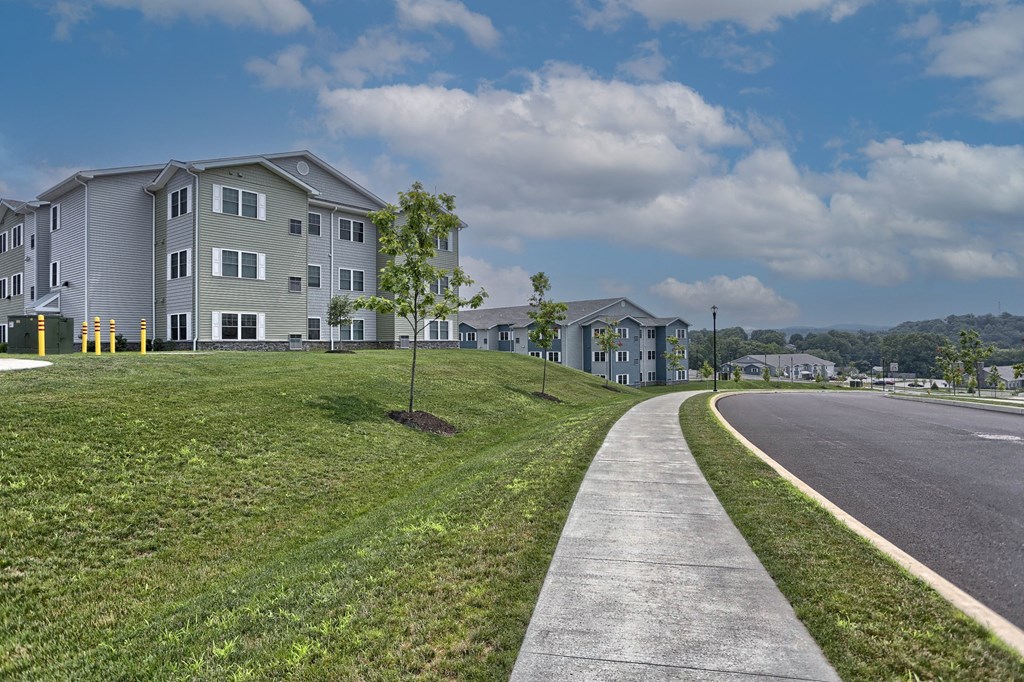 Mechanicsburg Apartments | Oakwood Hills Mechanicsburg Apartments