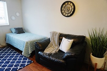 134 East Foster Avenue Studio Apartment, Student for Rent - Photo Gallery 7
