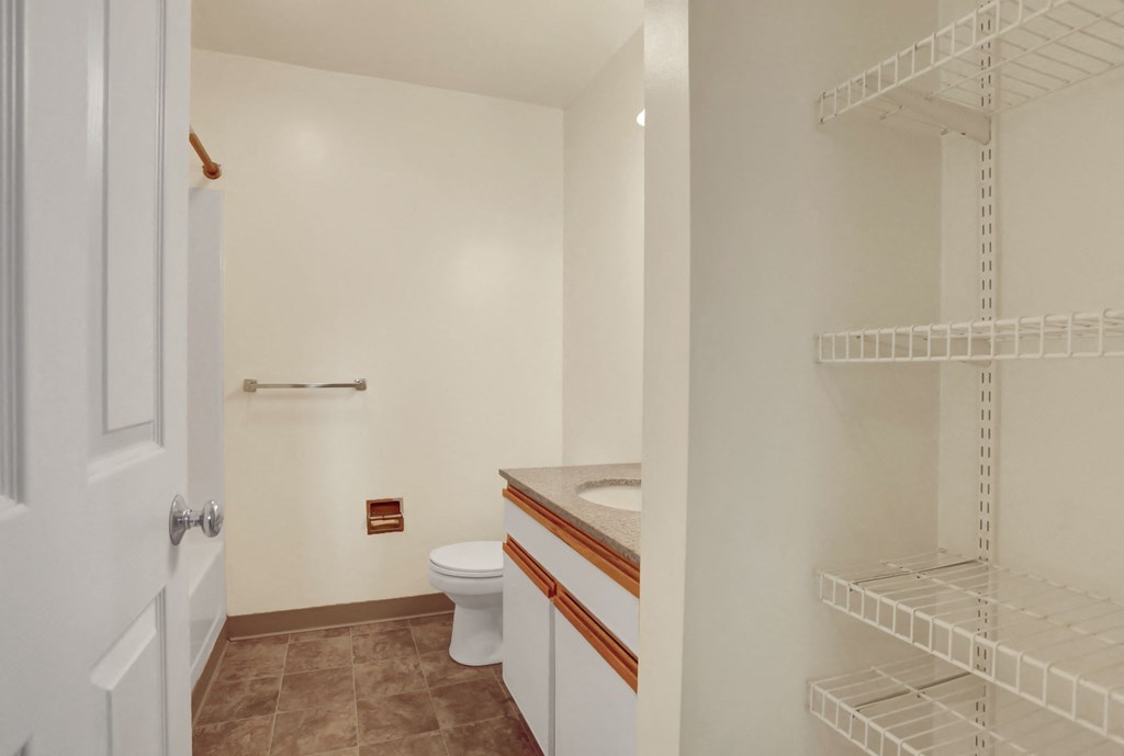 Bathroom | Apartment in Williamsport | The Weightman