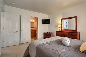 Chestnut Heights Apartments - Photo Gallery 15