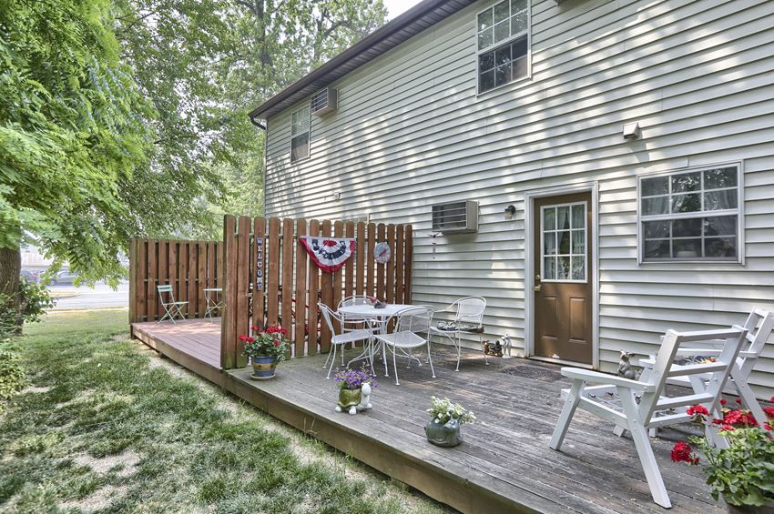 Mechanicsburg Apartments Deck Back Deck | Charleston Estates | Apartments in Mechanicsburg - Photo Gallery