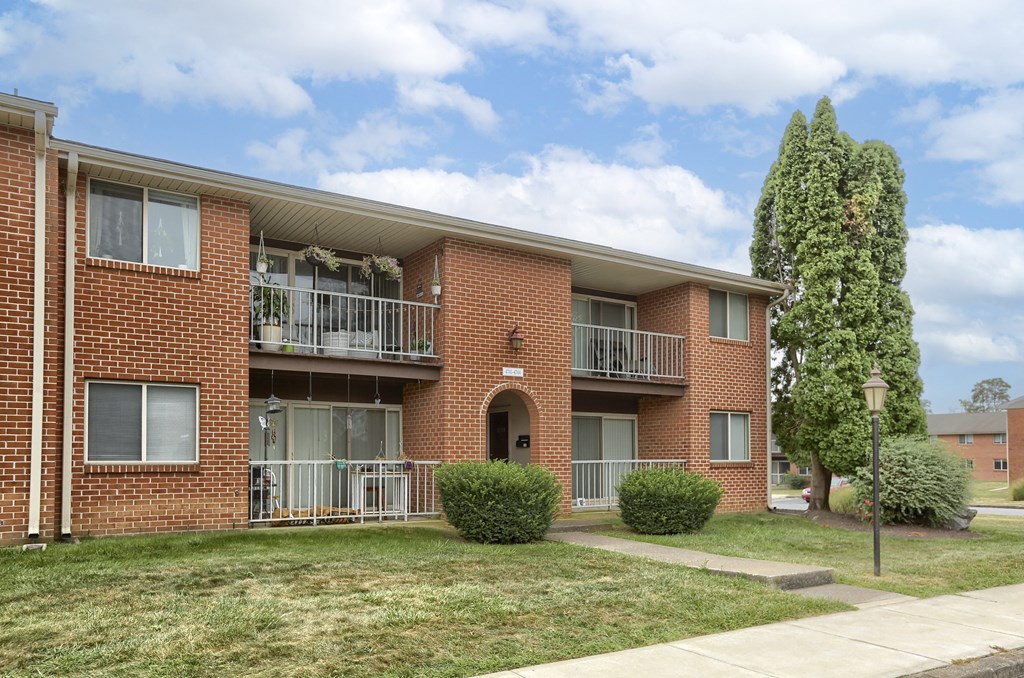 Mechanicsburg Apartments | Delbrook Manor Apartments | our apartments 1 bedroom 2 bedroom