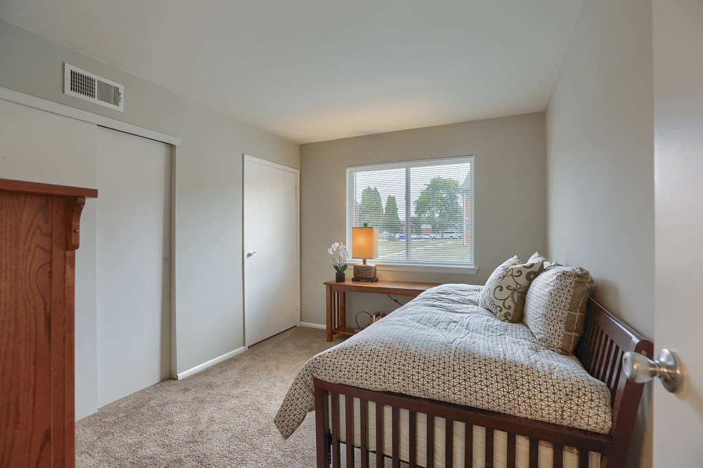 Mechanicsburg Apartments | Delbrook Manor Apartments | a bedroom with a bed and a nightstand