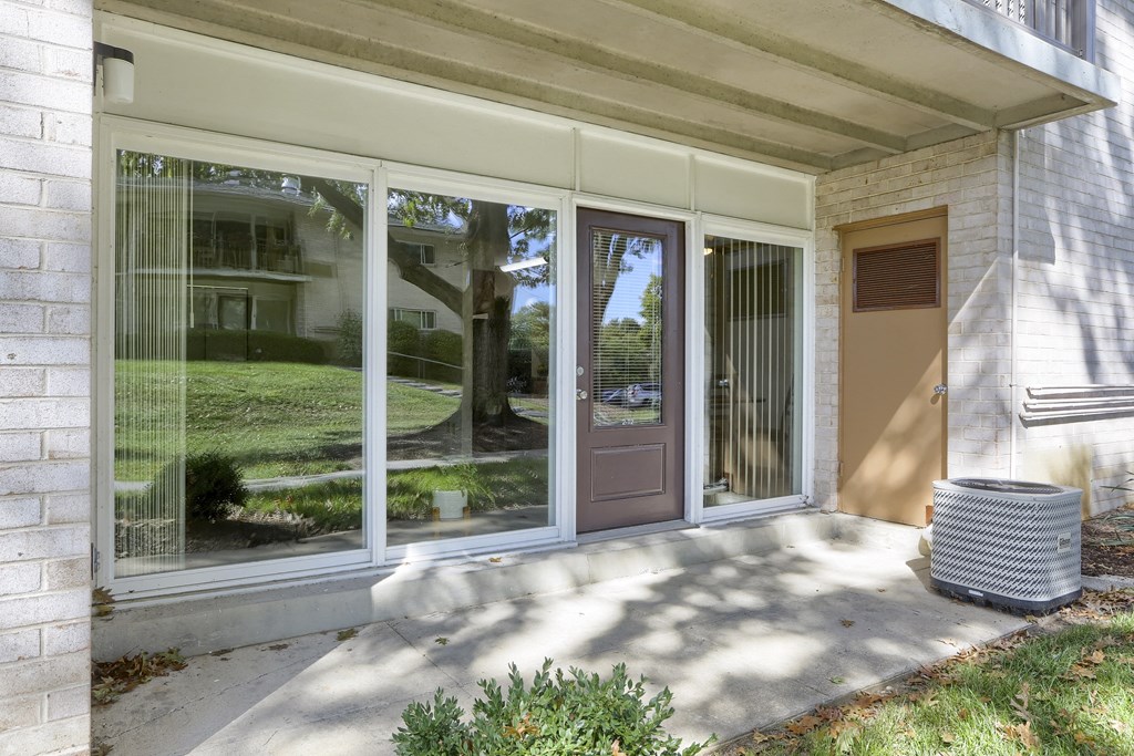 Camp Hill Apartments Community | Apartments in Camp HIll PA at Long Meadows