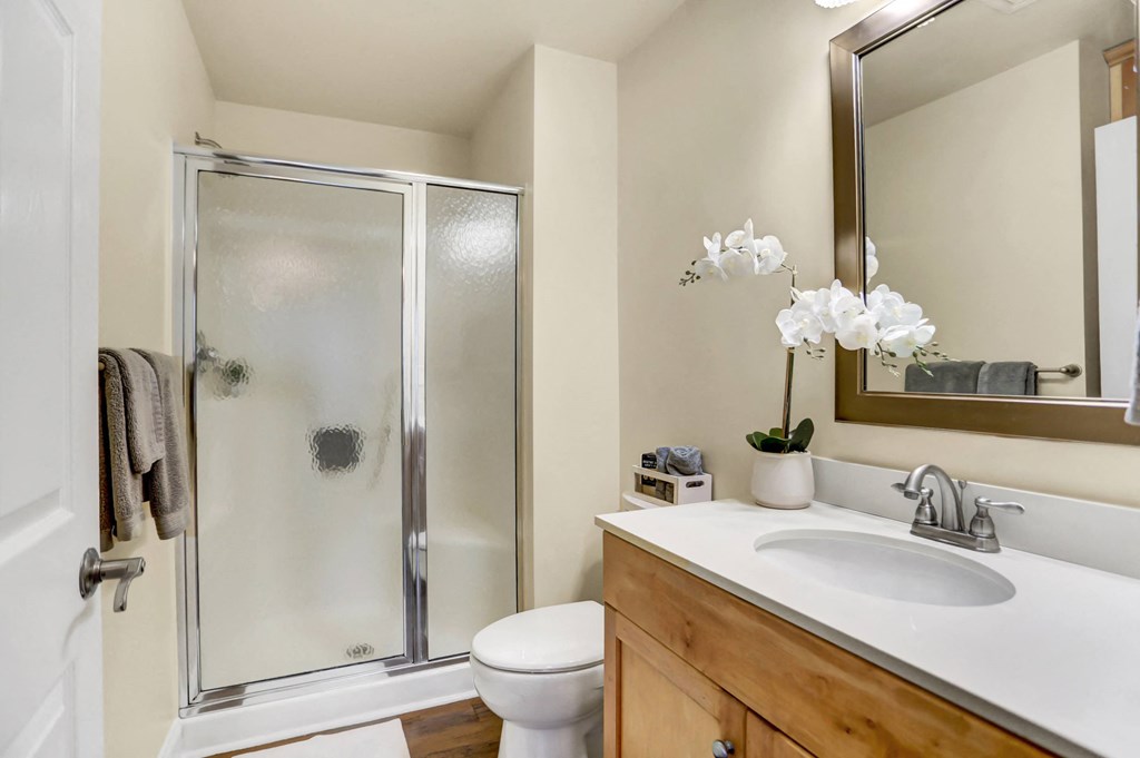 Apartment Bathroom | Graham Hill Apartments in Mechanicsburg