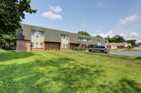 this is a photo of the leasing office at harvard square apartments in dallas, tx
