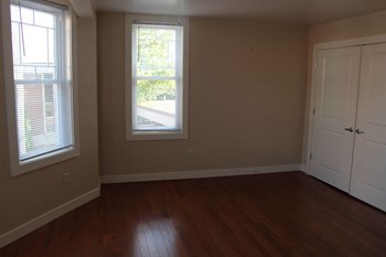220 W. Highland Alley 2 Beds Apartment for Rent - Photo Gallery 7