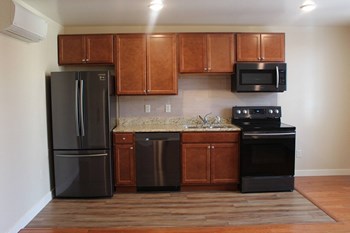 220 W. Highland Alley 2 Beds Apartment for Rent - Photo Gallery 4