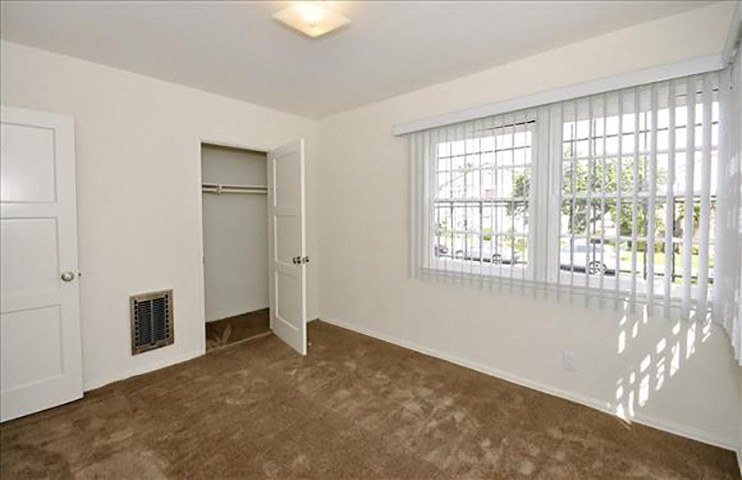 Crenshaw Terrace  room