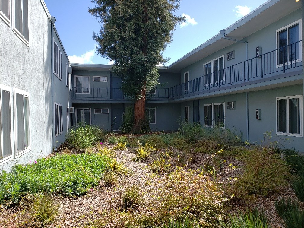 Villa Park Apartments courtyard