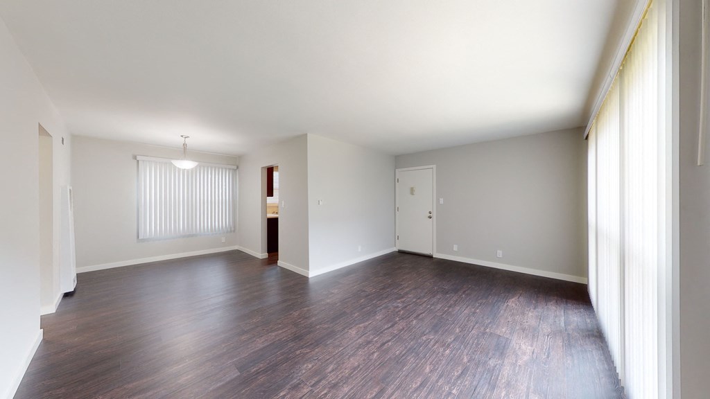 Hollypark Knolls Updated Dining and Living room space.