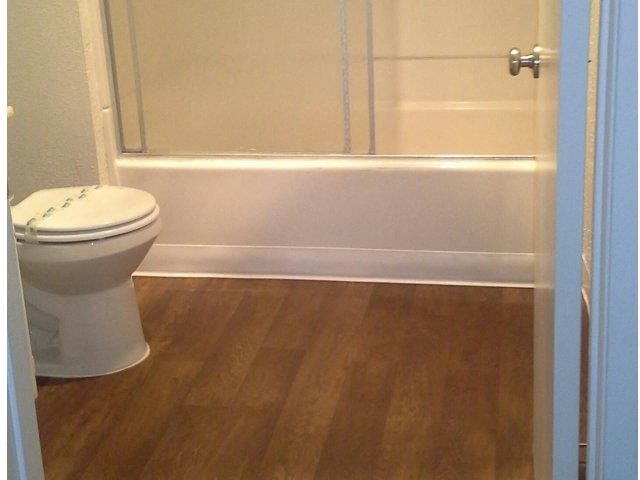 Vassar Terrace Apartments Tubs in bathroom with vinyl flooring