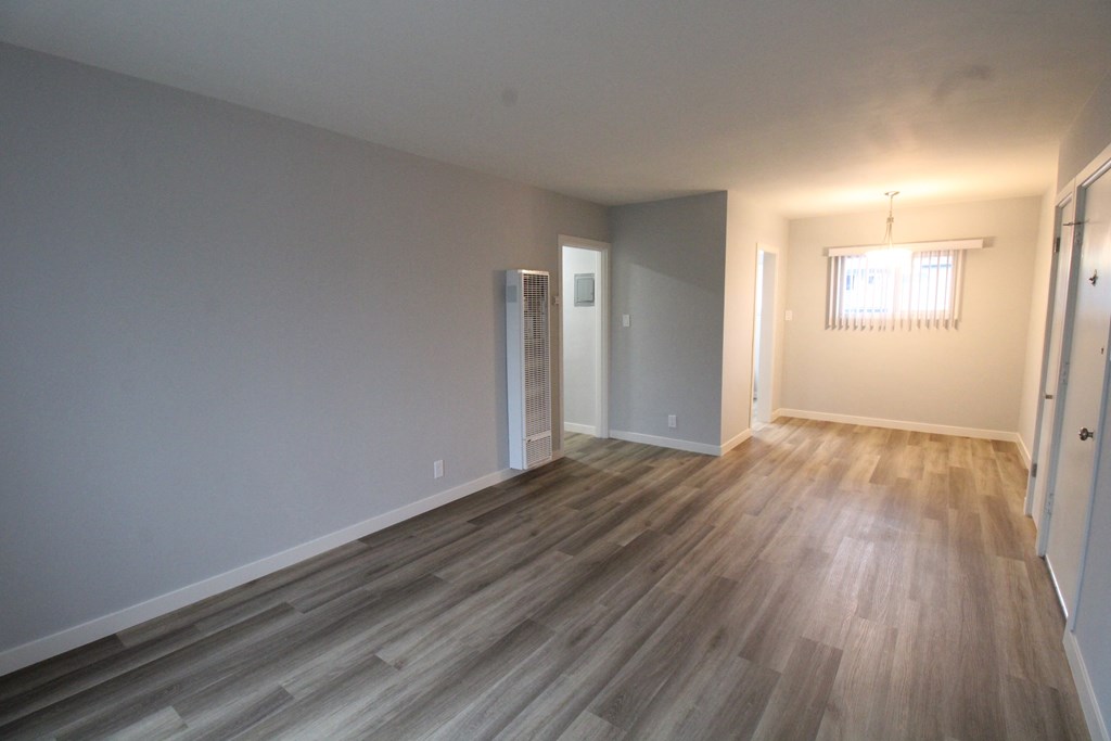 a photo of the living room of a 560 square foot, 1 bedroom apartment at the b