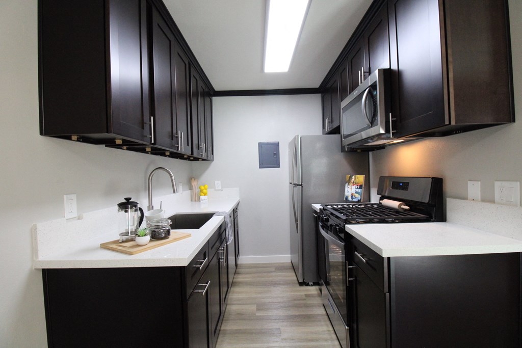 Villa Lago is a similar property to Amanda Regency Apartments located in Lake Balboa