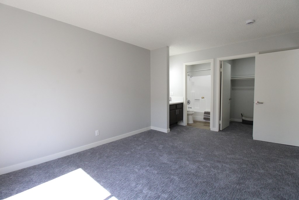 A room with a carpeted floor and a white ceiling.