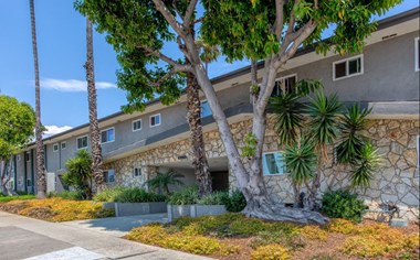 10800 Crenshaw Blvd. 1-2 Beds Apartment for Rent - Photo Gallery 1