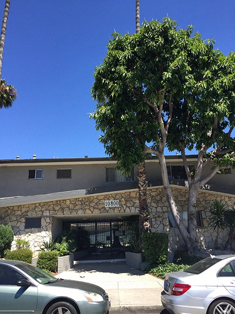 Front of Crenshaw manor.